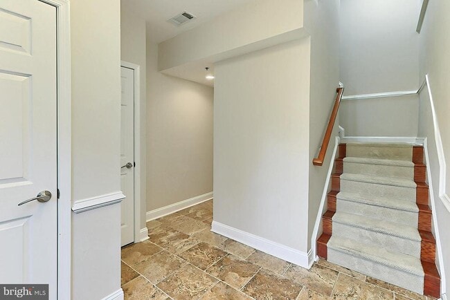 Building Photo - 2022 N Culpeper St