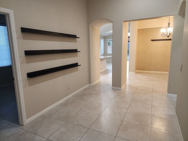 Foto del edificio - 4 Bedroom Single Level Home in Redhawk wit...