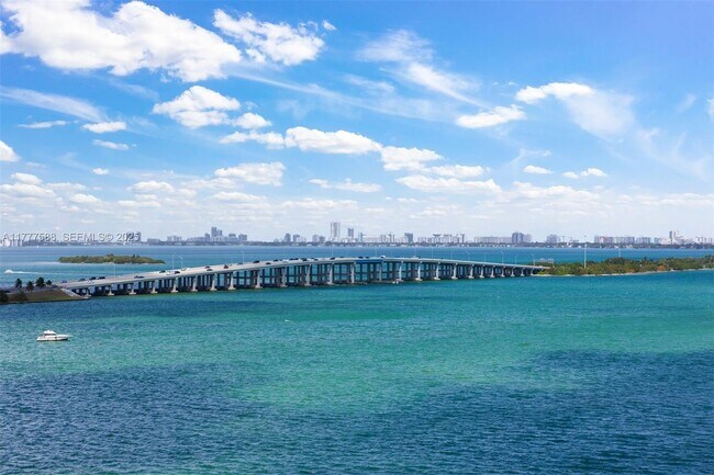 Foto del edificio - 2900 NE 7th Ave