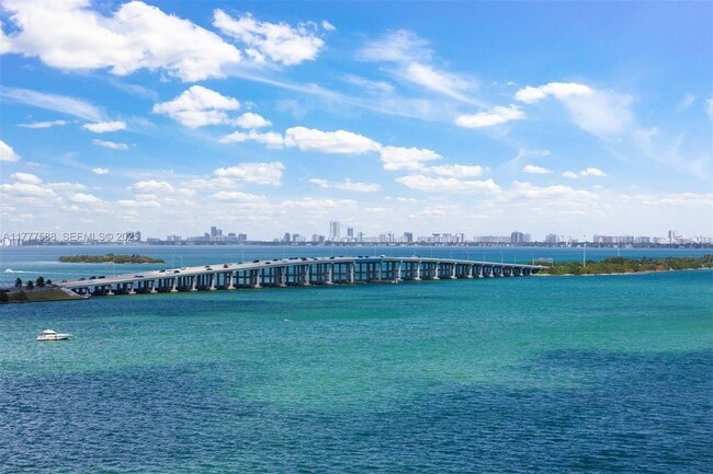 Building Photo - 2900 NE 7th Ave