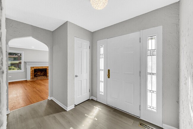 Building Photo - 23827 N Overhill Dr