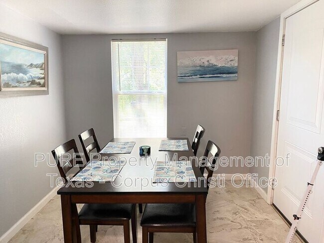 Building Photo - 458 Macleod Dr