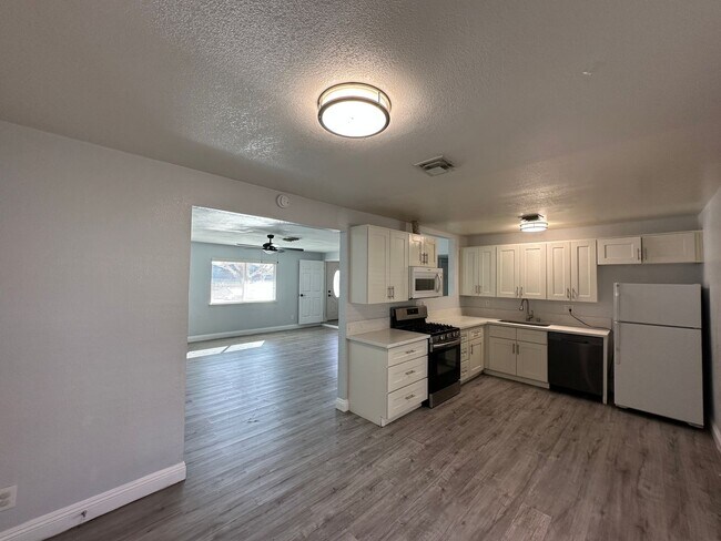 Building Photo - Terra Linda