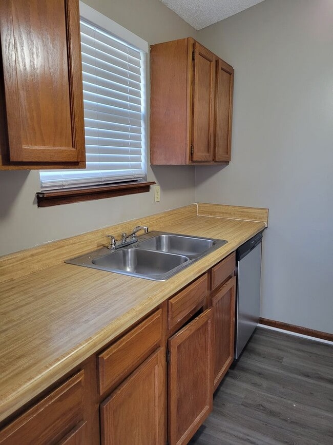 Building Photo - 1342 Independence Dr