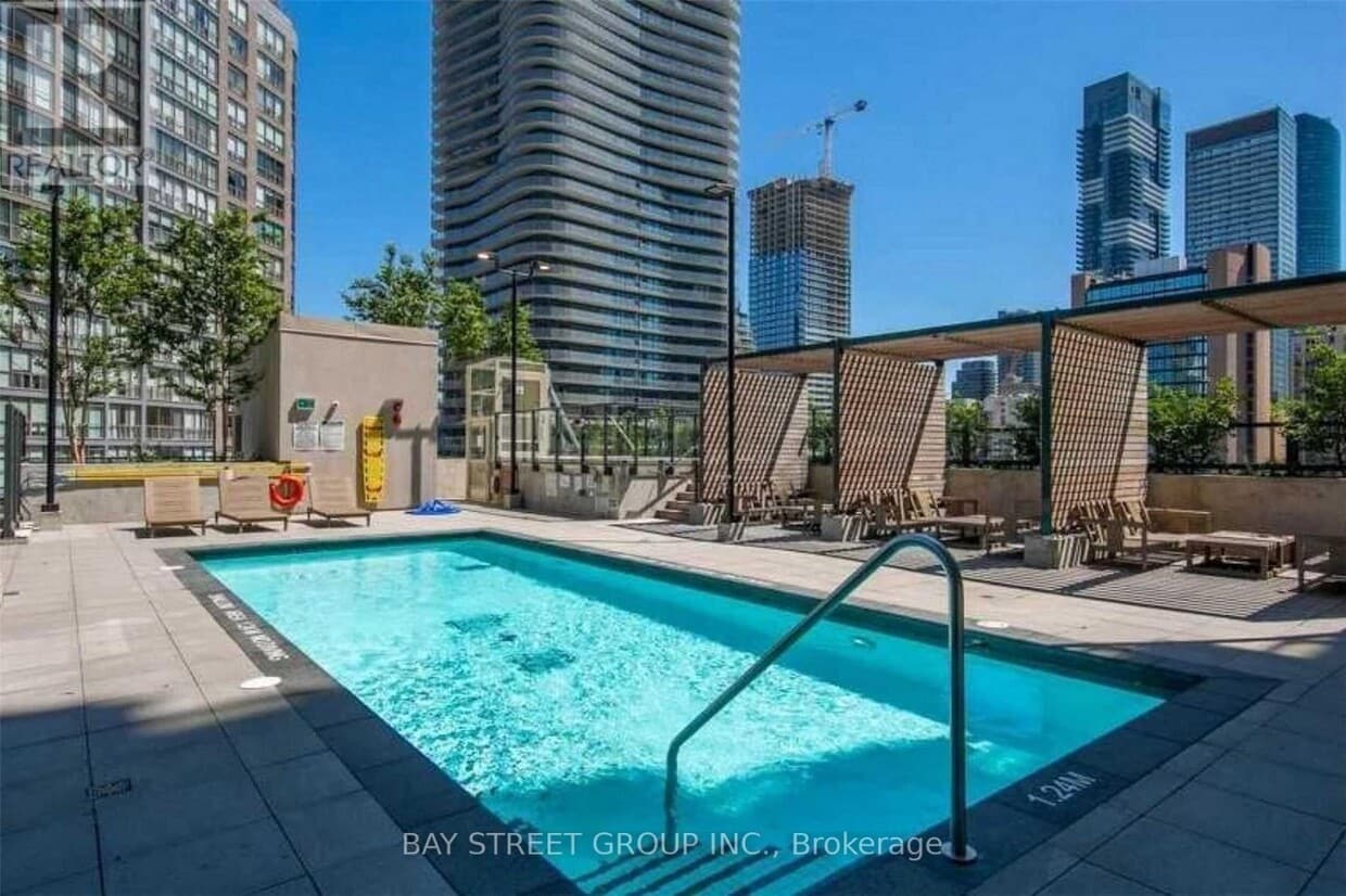 Photo principale - 955-2955 Bay St.