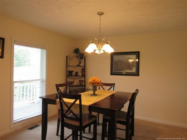 Foto del edificio - 211 Stoney Creek Dr