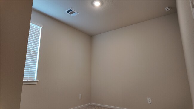 Building Photo - 14190 Granger Pointe Ln