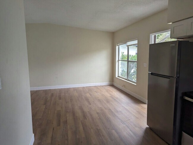 Foto del edificio - 1123 S Lee Ave