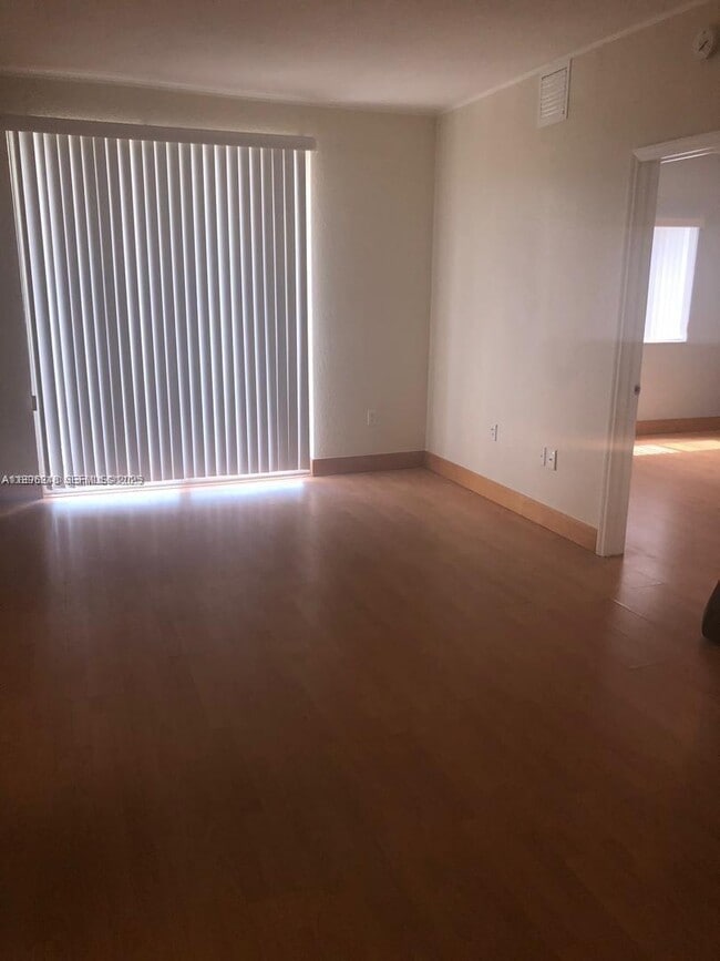 Foto del edificio - 816 NW 11th St