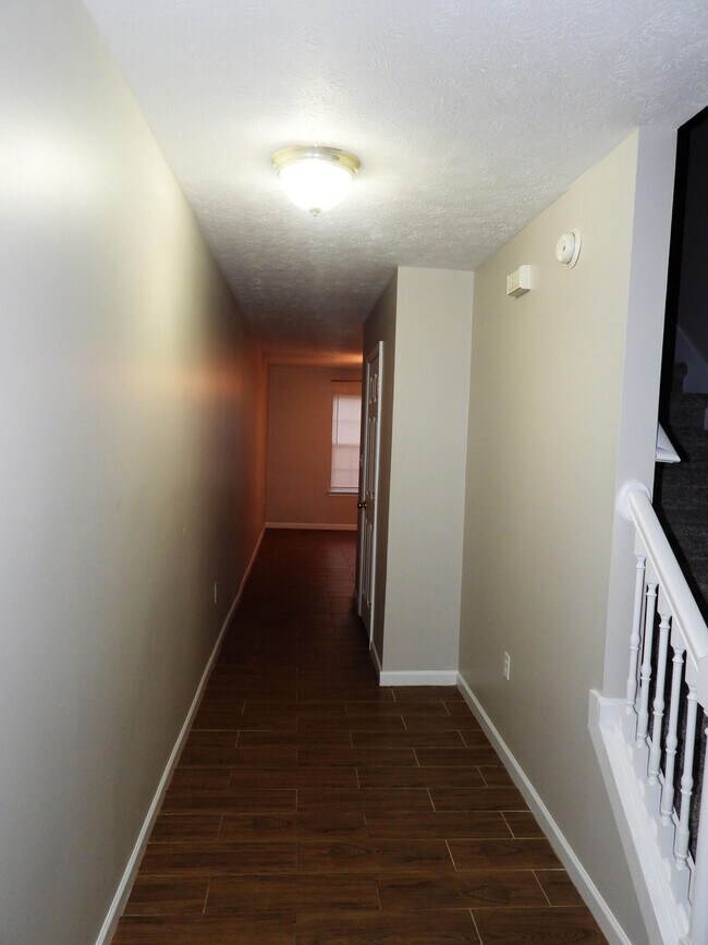 Foto del edificio - 203 Swaying Pine Ct