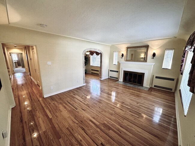Building Photo - *INCOME POTENTIAL* Entire Beautiful "5 BR"...
