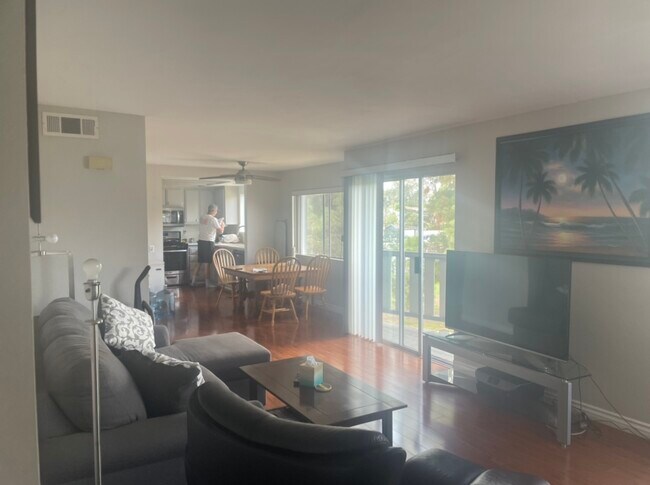 Living Room/ Dining Room - 545 S Walnut St