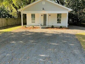 Building Photo - 403 Bayview Dr