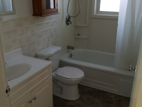 Photo du bâtiment - 954 B Cornwall Crescent