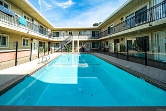 Building Photo - 615 9th St