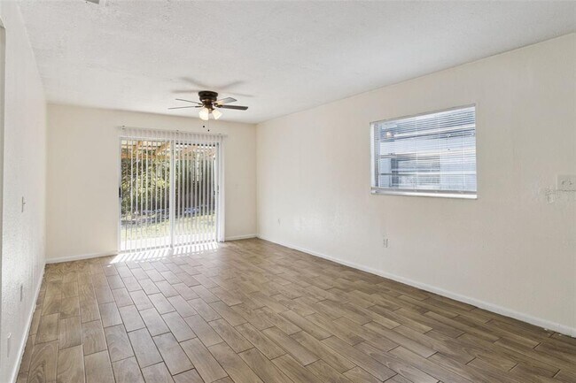 Foto del edificio - 1336 Fairway Dr