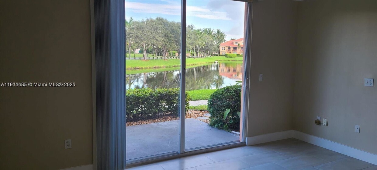 Foto principal - 2032 Alta Meadows Ln