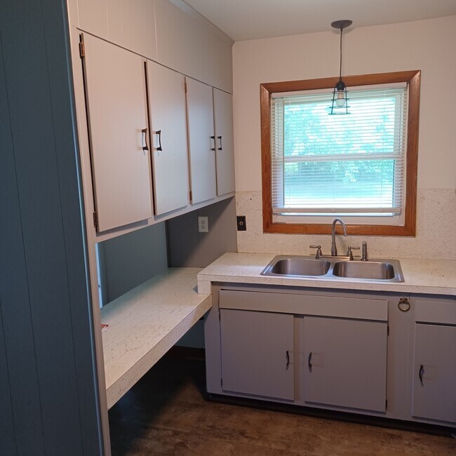 Building Photo - 2 Axson St