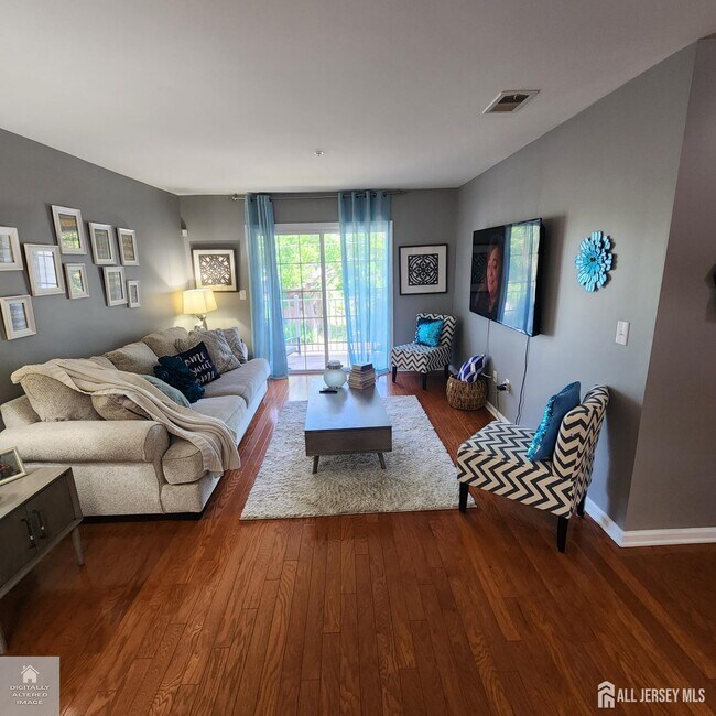 Foto del edificio - 1325 Fernwood Ct