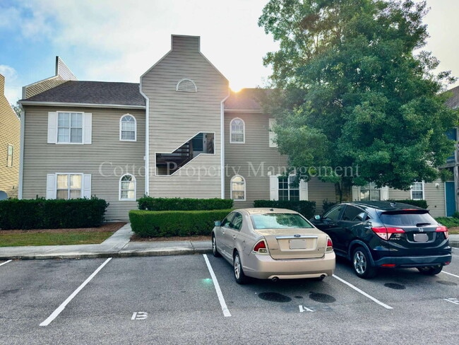 Building Photo - Updated 2BR/2BA Condo in Midtown Wilmingto...