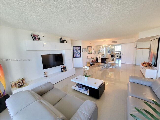 Foto del edificio - 3600 Mystic Pointe Dr