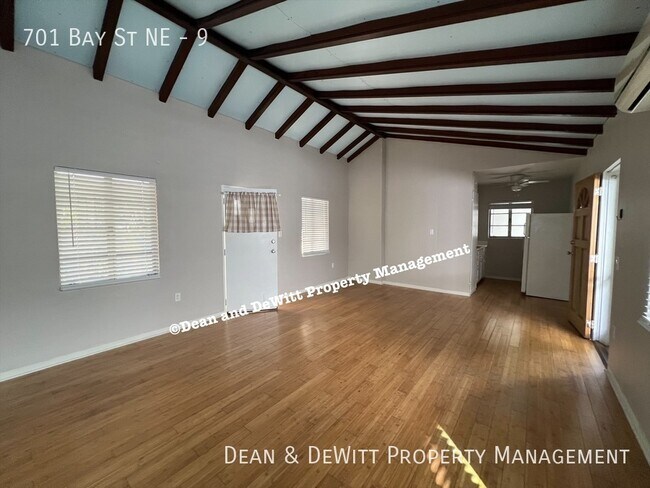 Foto del edificio - Charming Old NE Studio - For Rent