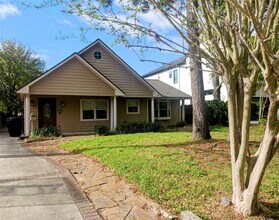 Building Photo - 923 W 41st St