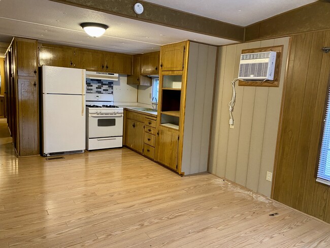 Foto del edificio - 1134 Lakewood Cir E