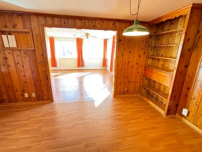 Building Photo - North Nashville retro home with large lot!