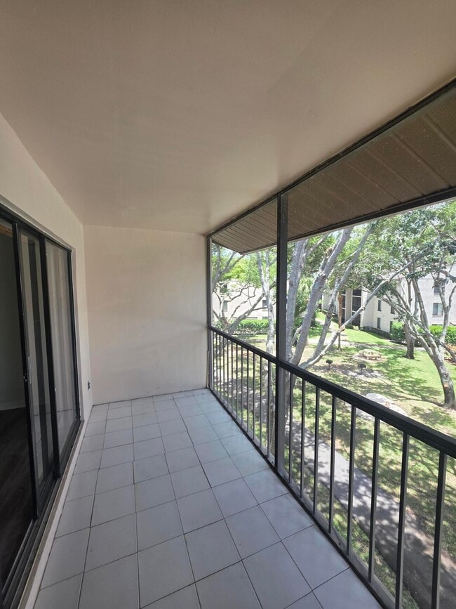 Building Photo - 202 Foxtail Dr