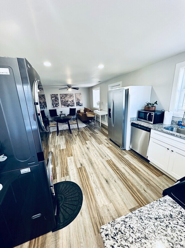 Foto del edificio - 403 Cedar Lane Rd