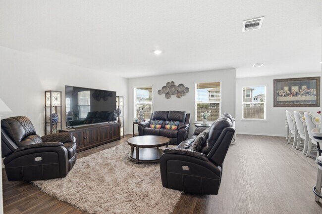 Foto del edificio - New 4-bed 3-bath home available near Lackland AFB! Move in Now!