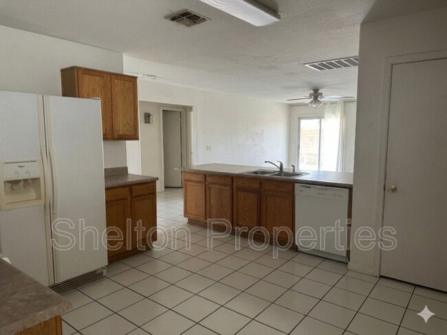 Building Photo - 7391 W Solano Dr N