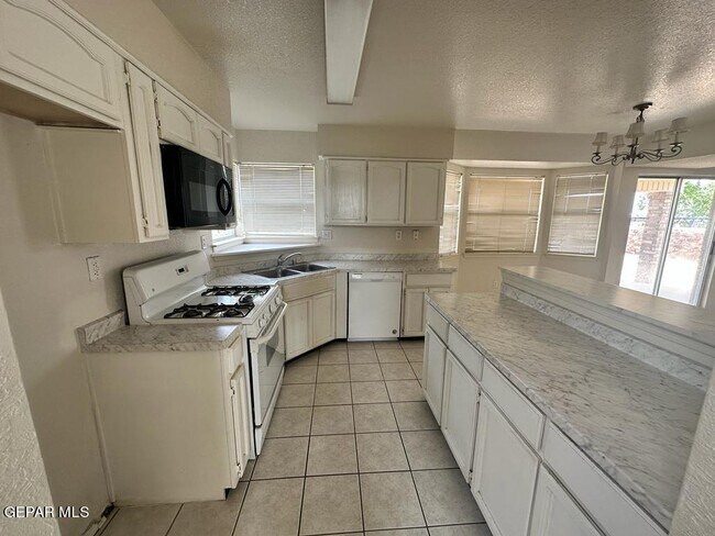 Building Photo - 1411 Luz De Camino Way