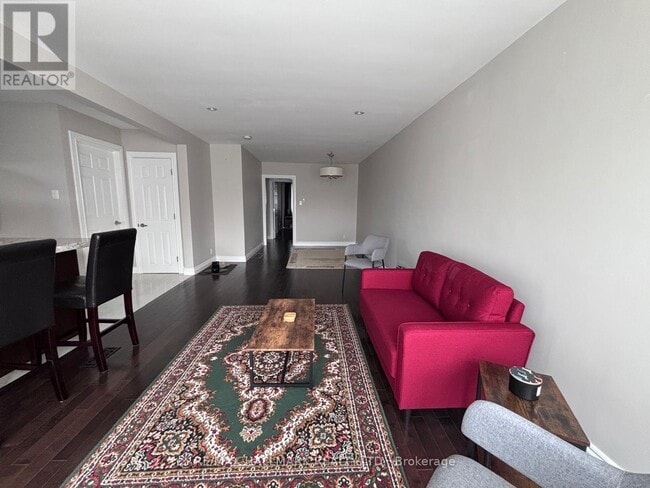 Photo du bâtiment - 295 Blue Grass Blvd