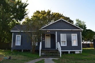 Building Photo - 815 6th Ave N Building Photo - 815 6th Ave N