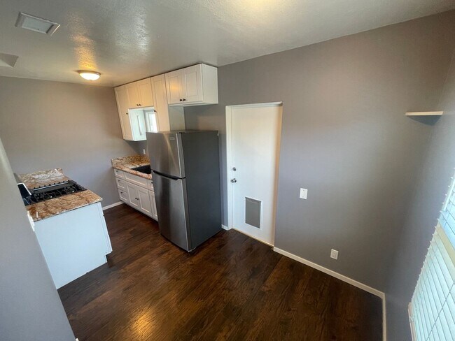 Building Photo - Charming 2-Bedroom Home with Private Yard ...
