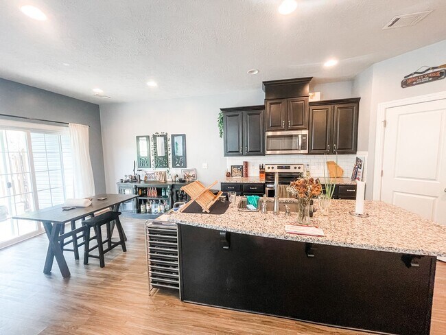 Foto del edificio - 3 bedroom/2.5 bathroom townhome close to Ft. Gordon!