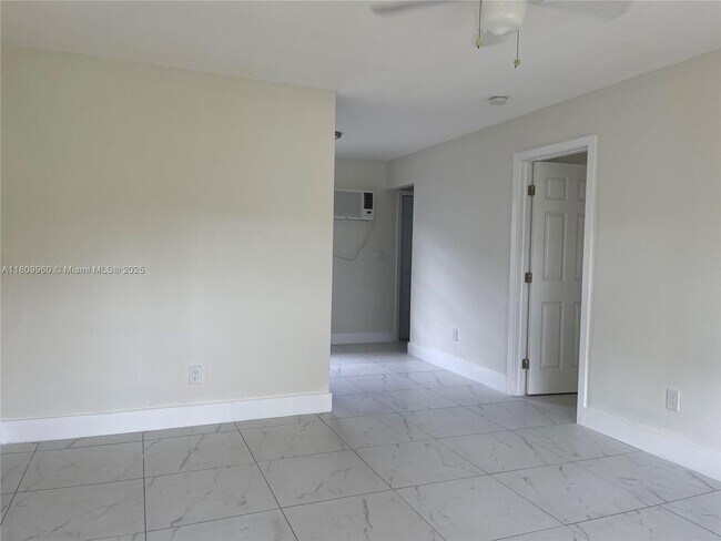 Foto del edificio - 1013 NE 3rd Ave