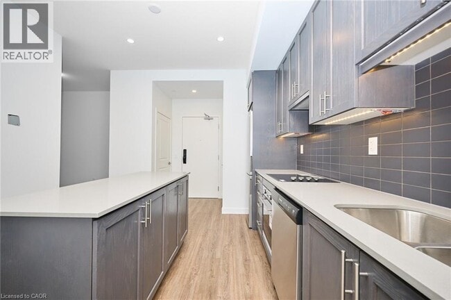 Building Photo - 461 Green Rd