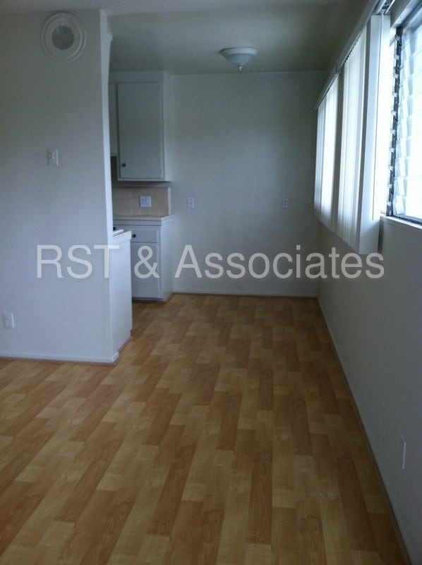Building Photo - 5323 S Centinela Ave