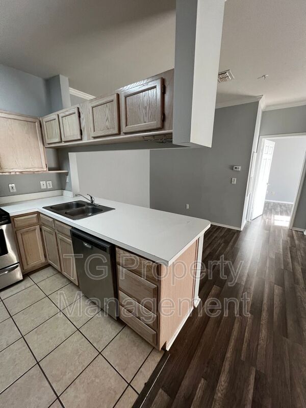 Building Photo - 201 Colima Ct