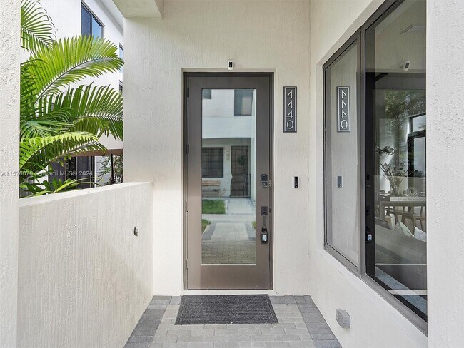 Foto del edificio - 4440 NW 80th Ave