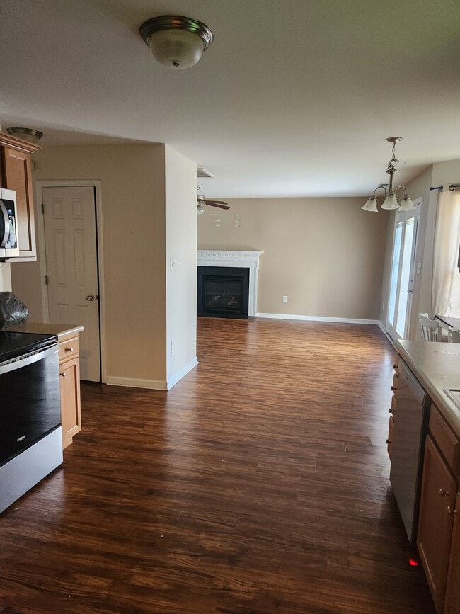 Building Photo - 420 Valley Oak Dr