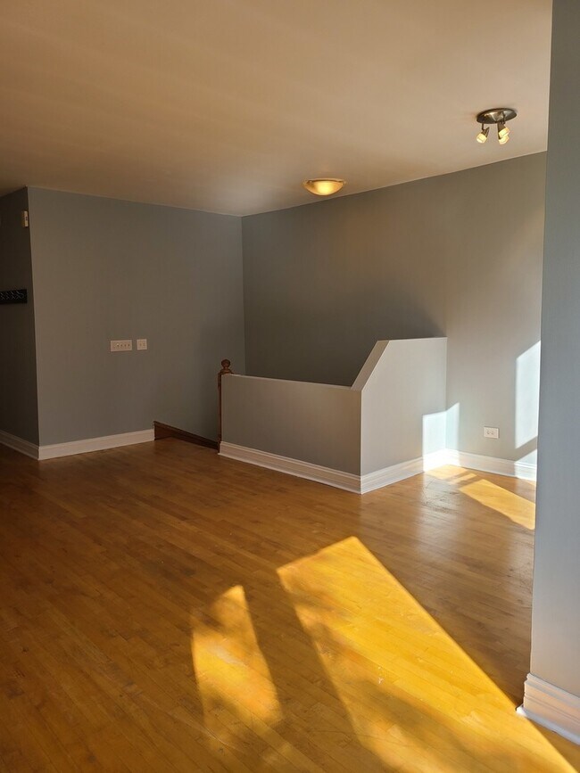 Foto del edificio - 1338 N Claremont Ave