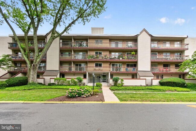 Foto del edificio - 7400 Lakeview Dr