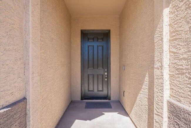 Foto del edificio - Bright & Spacious 4-Bed Home with 3-Car Ga...