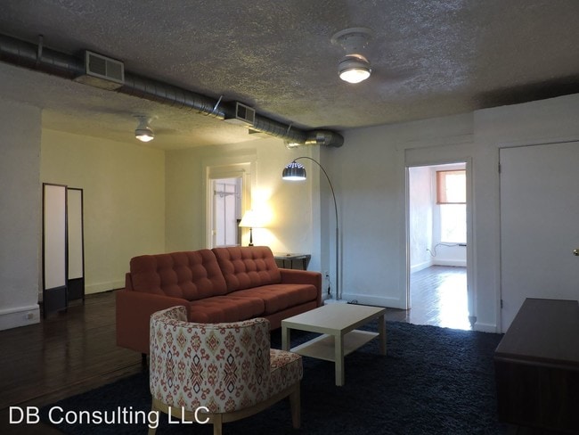 Building Photo - 2 br, 1 bath House - 802 Main St.