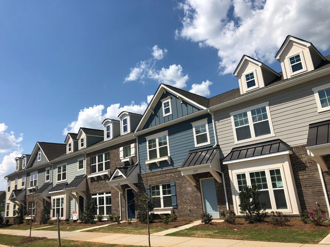 Primary Photo - BEAUTIFUL 3 Bedroom Townhome Bonterra Vill...