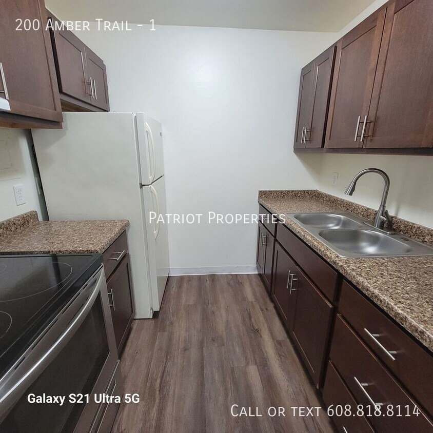 Primary Photo - 2 bed/1 bath apartment in Sun Prairie, WI!
